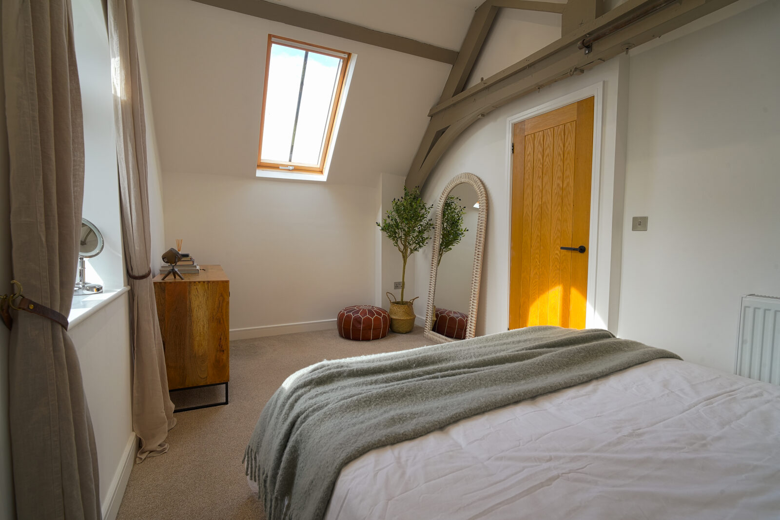 Second bedroom alternative angle